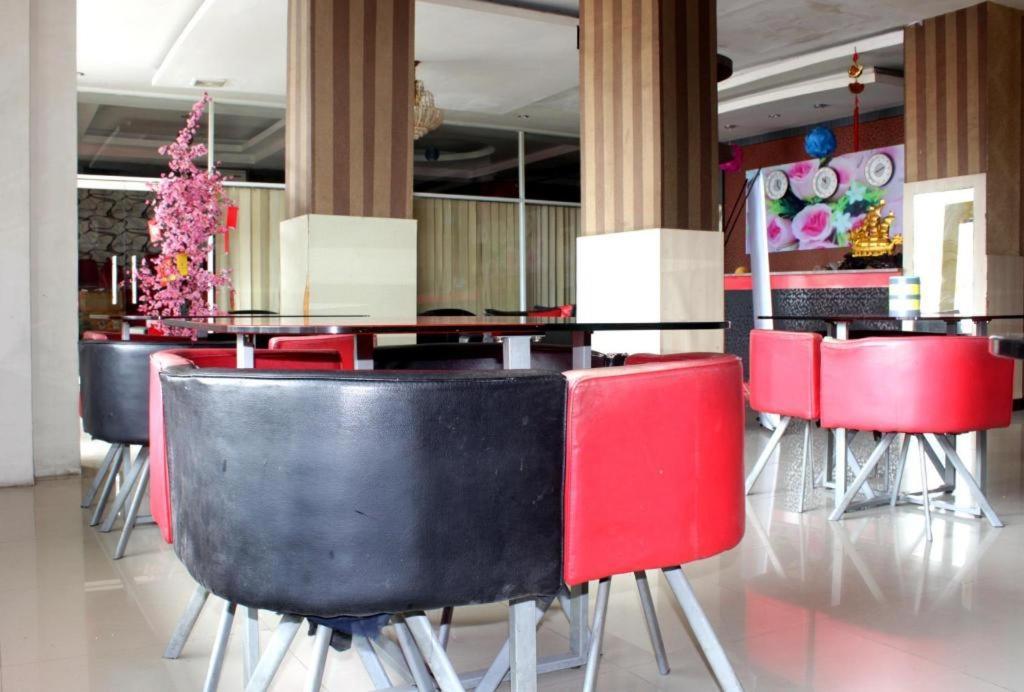 Hotel Permata Makassar Buitenkant foto